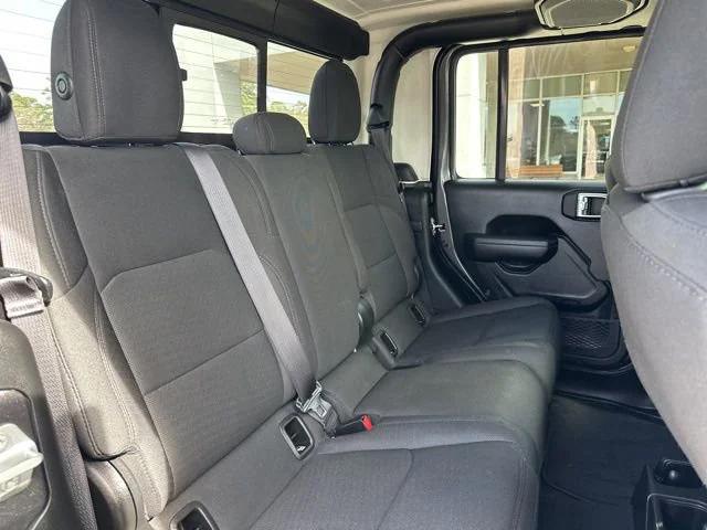 2022 Jeep Gladiator Sport
