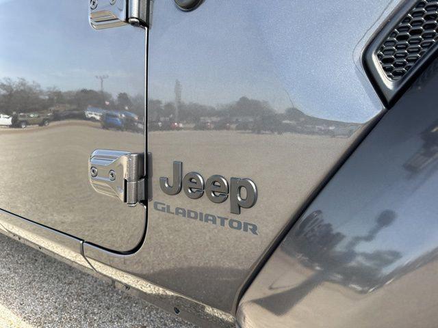 2022 Jeep Gladiator Sport