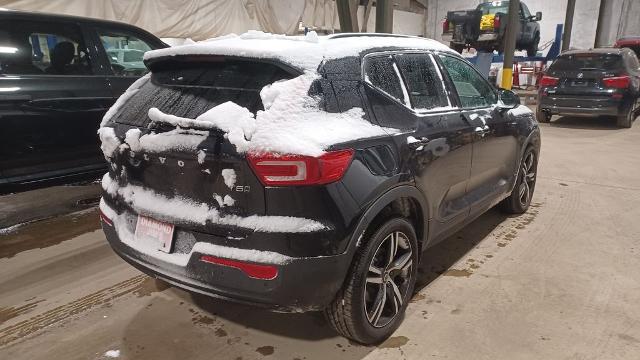 2022 Volvo XC40 T5 R-Design
