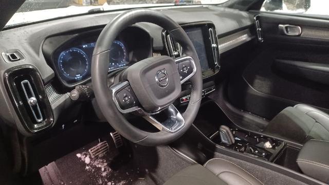 2022 Volvo XC40 T5 R-Design