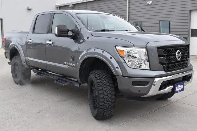 2021 Nissan Titan Crew Cab SV 4x4