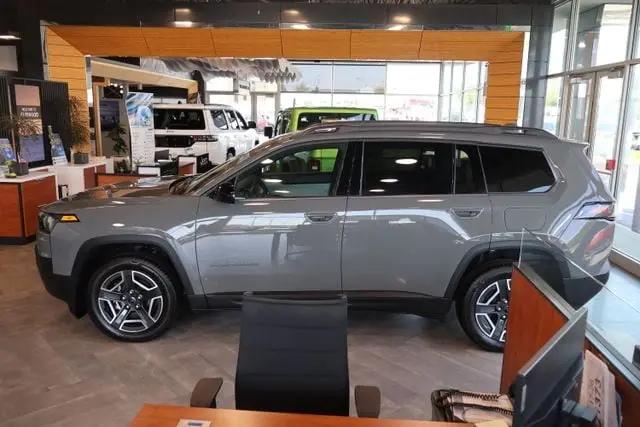 2026 Jeep Cherokee Laredo 4x4