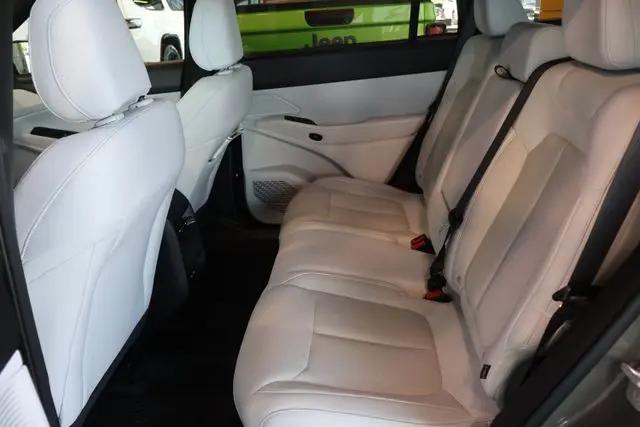 2026 Jeep Cherokee Laredo 4x4