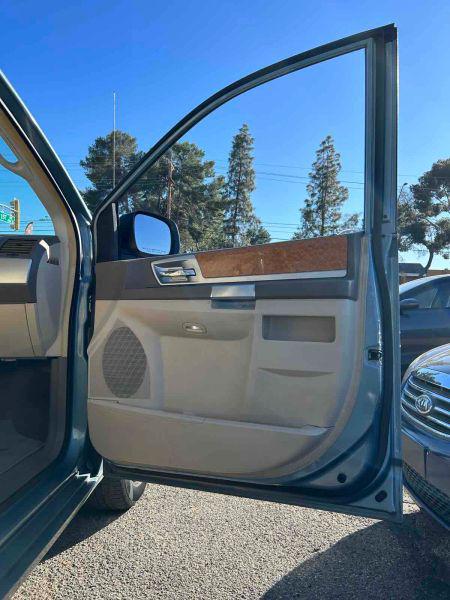 2010 Chrysler Town & Country Limited