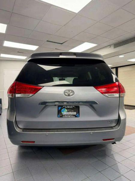 2011 Toyota Sienna XLE