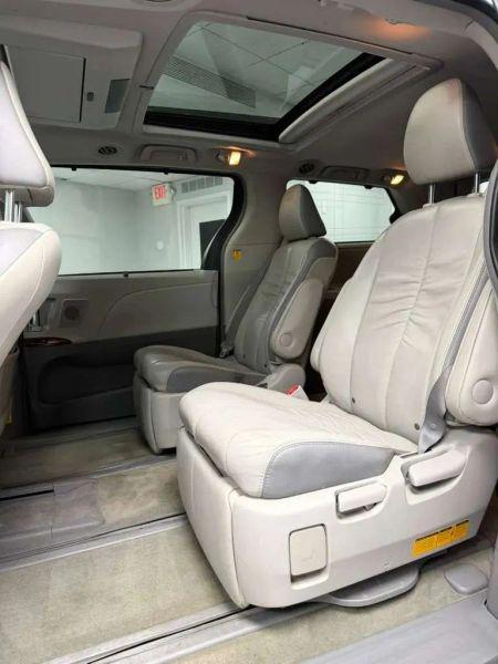 2011 Toyota Sienna XLE