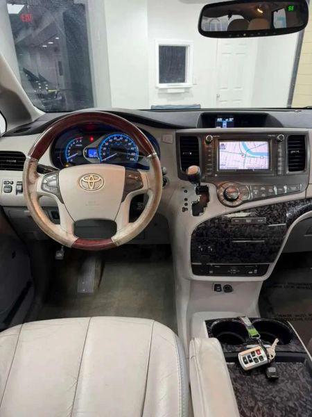 2011 Toyota Sienna XLE
