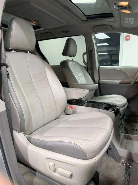 2011 Toyota Sienna XLE