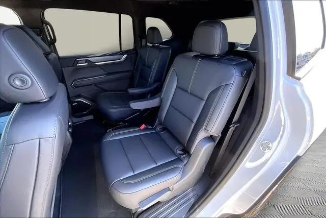 2026 GMC Acadia Elevation FWD