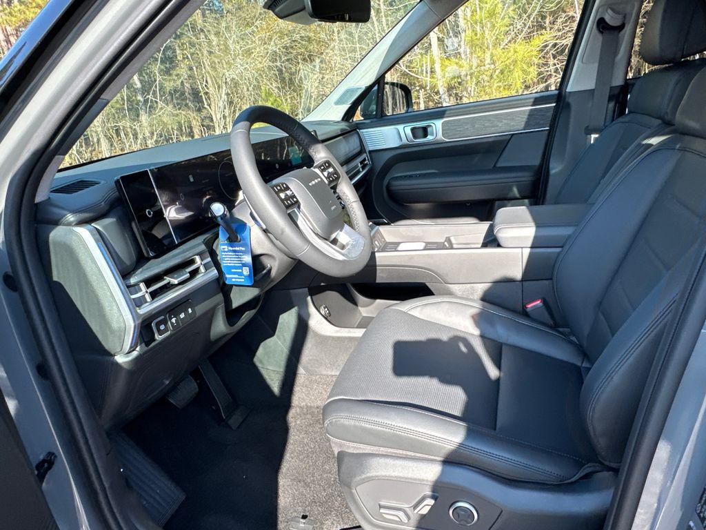 New 2026 Gray HYUNDAI Limited FWD image 9
