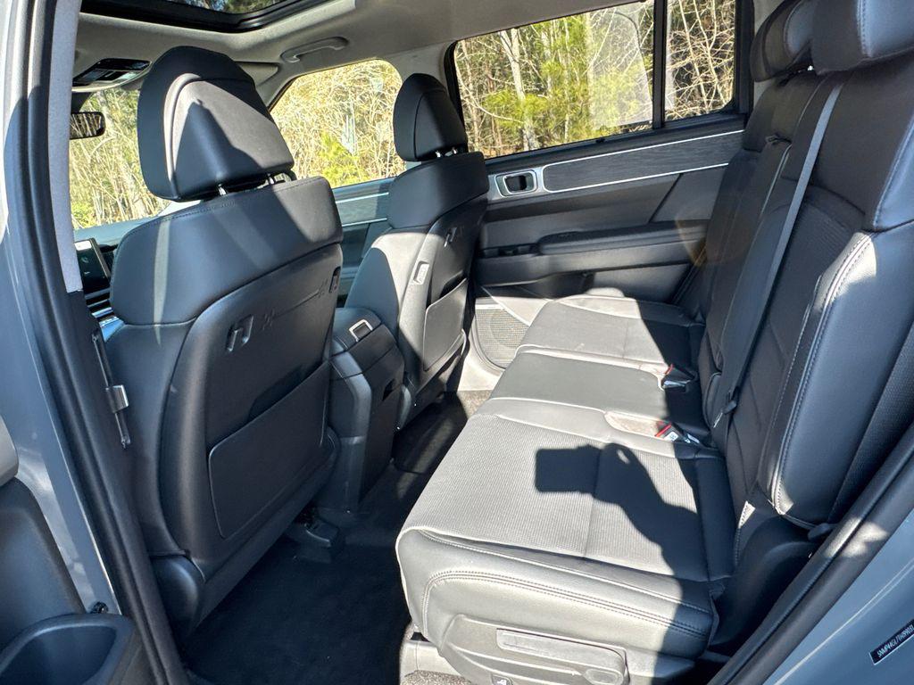New 2026 Gray HYUNDAI Limited FWD image 11