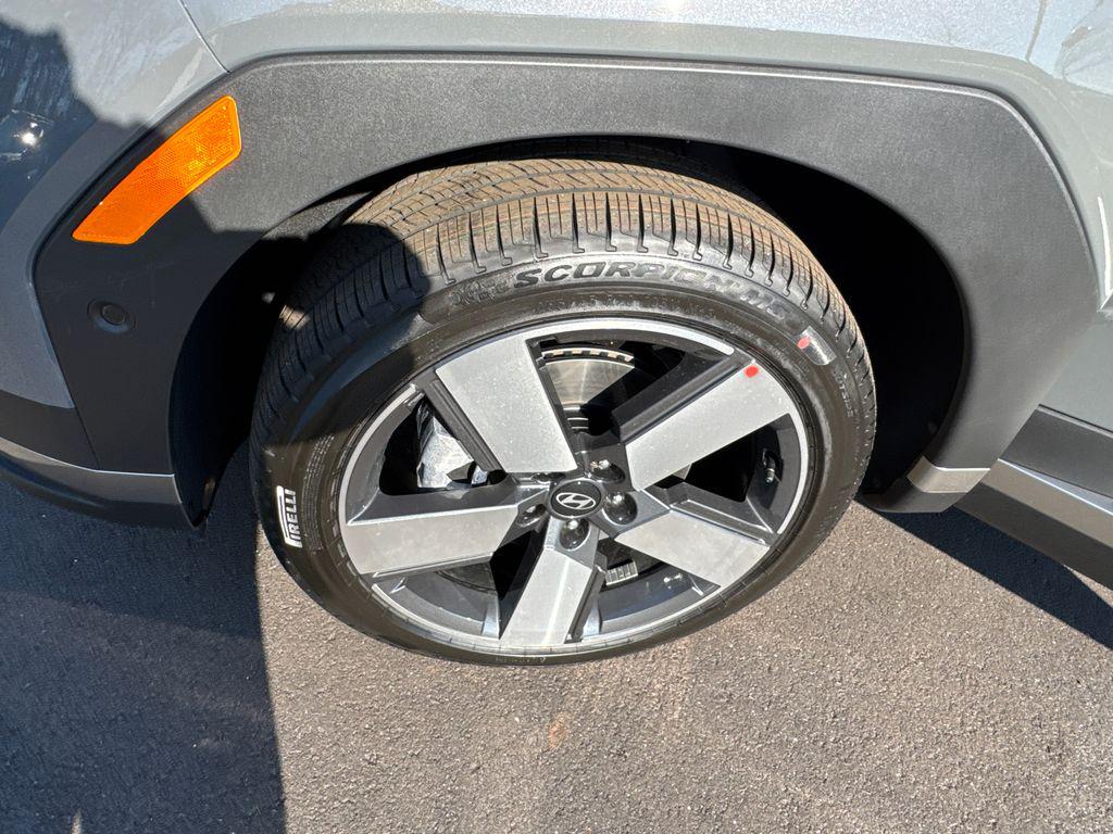 New 2026 Gray HYUNDAI Limited FWD image 22
