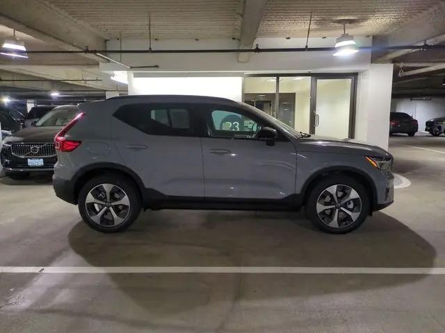 2026 Volvo XC40 Plus, B5 AWD Gas (mild hybrid), Dark