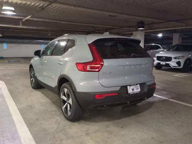 2026 Volvo XC40 Plus, B5 AWD Gas (mild hybrid), Dark