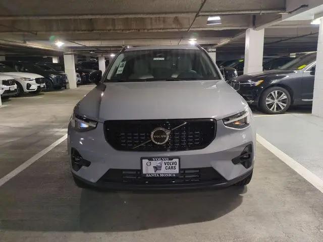 2026 Volvo XC40 Plus, B5 AWD Gas (mild hybrid), Dark