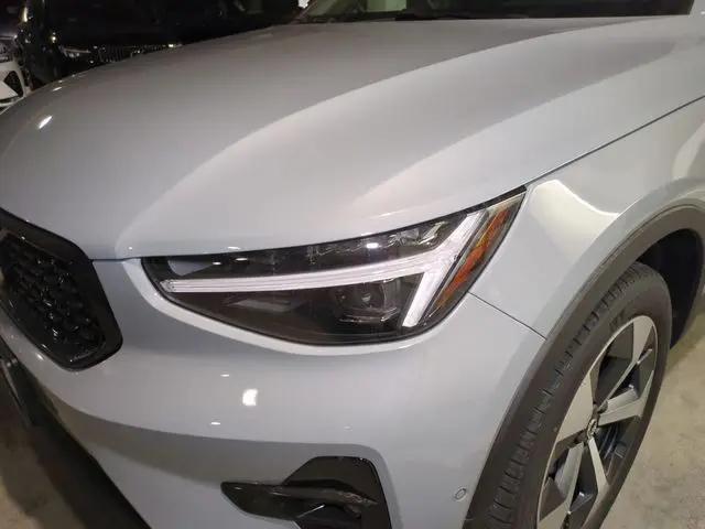 2026 Volvo XC40 Plus, B5 AWD Gas (mild hybrid), Dark