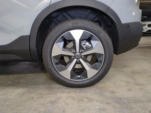 2026 Volvo XC40 Plus, B5 AWD Gas (mild hybrid), Dark