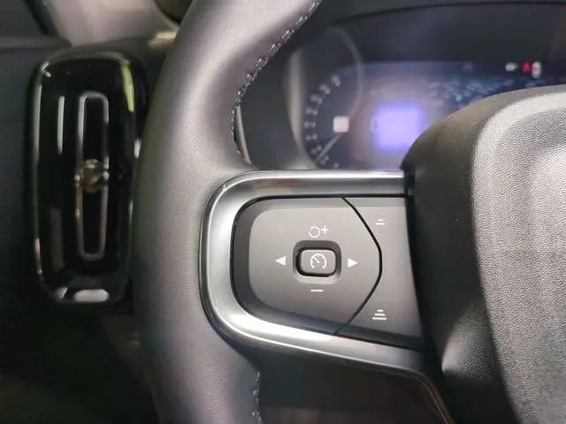 2026 Volvo XC40 Plus, B5 AWD Gas (mild hybrid), Dark