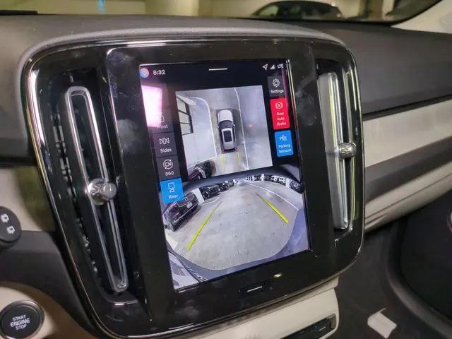 2026 Volvo XC40 Plus, B5 AWD Gas (mild hybrid), Dark