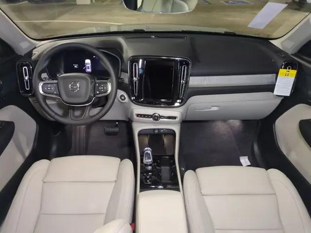 2026 Volvo XC40 Plus, B5 AWD Gas (mild hybrid), Dark