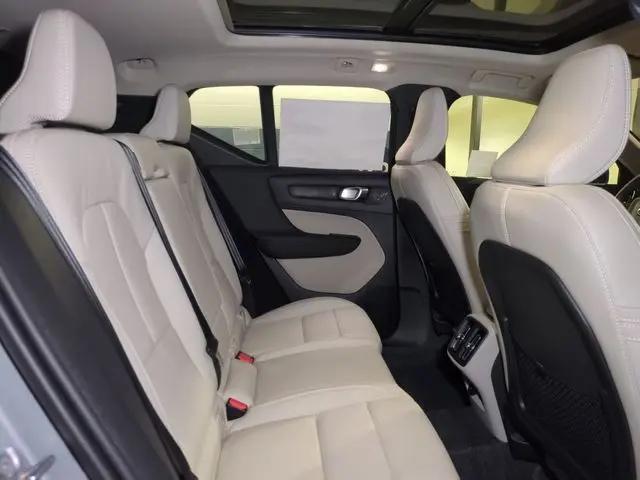 2026 Volvo XC40 Plus, B5 AWD Gas (mild hybrid), Dark