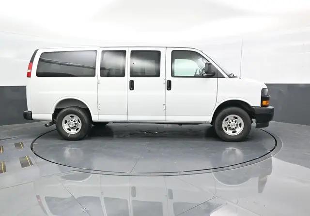 2025 Chevrolet Express Passenger RWD 2500 Regular Wheelbase LS