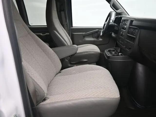 2025 Chevrolet Express Passenger RWD 2500 Regular Wheelbase LS