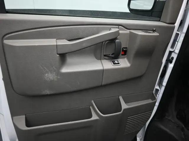 2025 Chevrolet Express Passenger RWD 2500 Regular Wheelbase LS