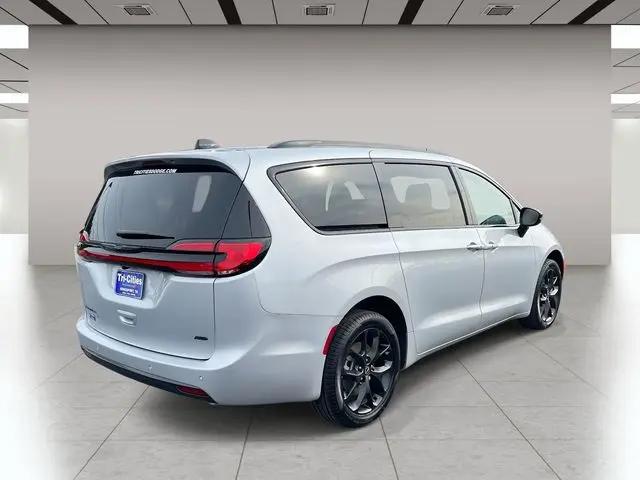 2026 Chrysler Pacifica Select AWD