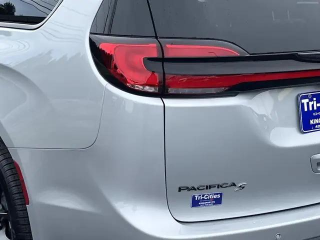 2026 Chrysler Pacifica Select AWD