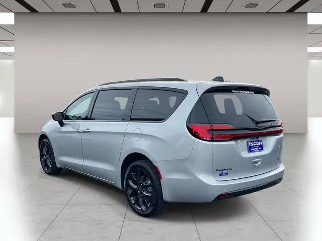 2026 Chrysler Pacifica Select AWD