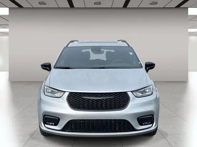 2026 Chrysler Pacifica Select AWD