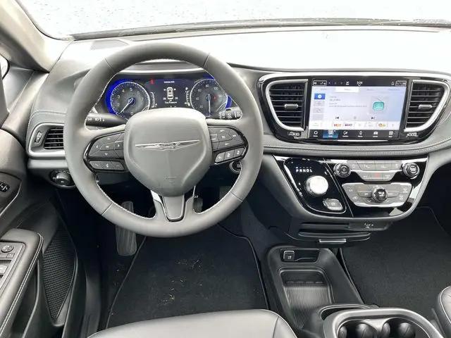 2026 Chrysler Pacifica Select AWD