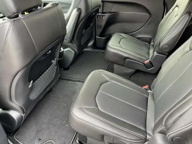2026 Chrysler Pacifica Select AWD