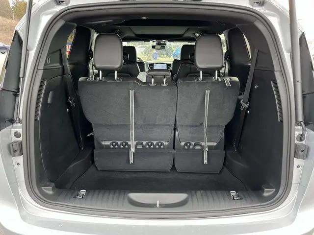 2026 Chrysler Pacifica Select AWD