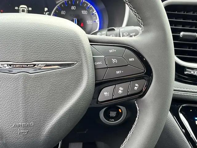 2026 Chrysler Pacifica Select AWD