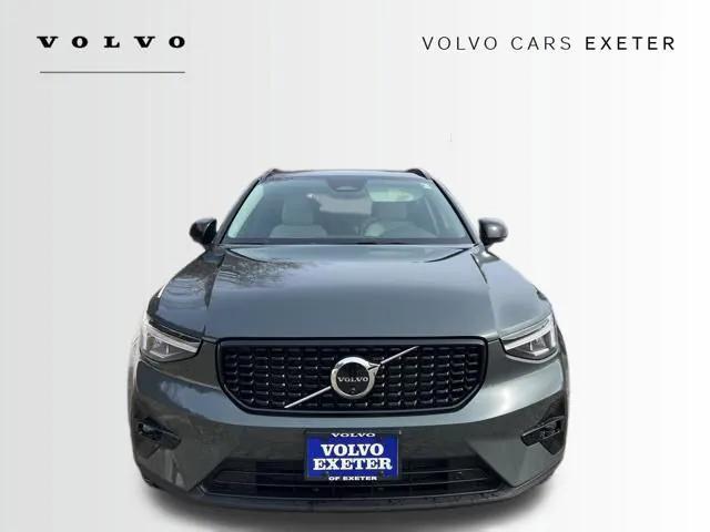 2026 Volvo XC40 Plus, B5 AWD Gas (mild hybrid), Dark