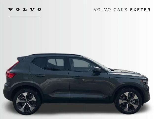 2026 Volvo XC40 Plus, B5 AWD Gas (mild hybrid), Dark