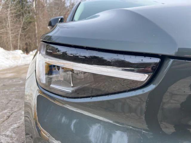 2026 Volvo XC40 Plus, B5 AWD Gas (mild hybrid), Dark