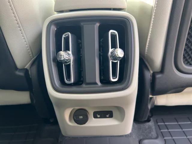 2026 Volvo XC40 Plus, B5 AWD Gas (mild hybrid), Dark