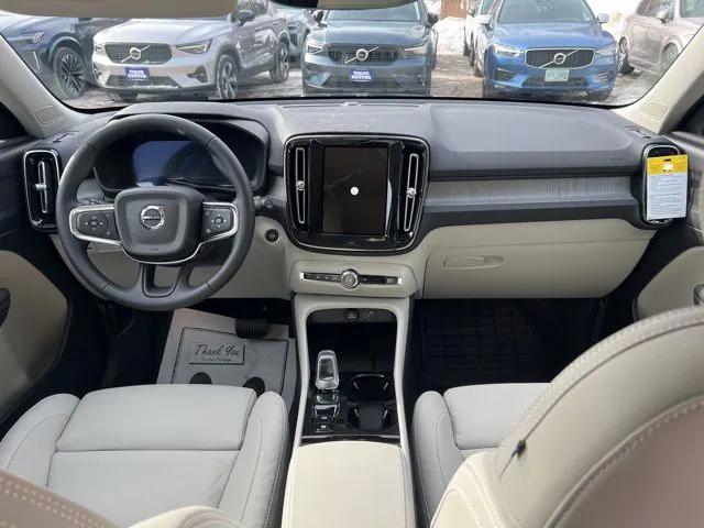 2026 Volvo XC40 Plus, B5 AWD Gas (mild hybrid), Dark