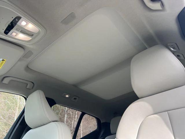 2026 Volvo XC40 Plus, B5 AWD Gas (mild hybrid), Dark