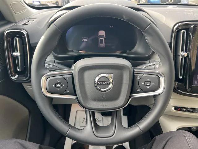 2026 Volvo XC40 Plus, B5 AWD Gas (mild hybrid), Dark