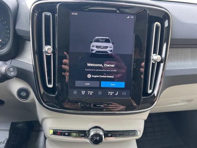 2026 Volvo XC40 Plus, B5 AWD Gas (mild hybrid), Dark