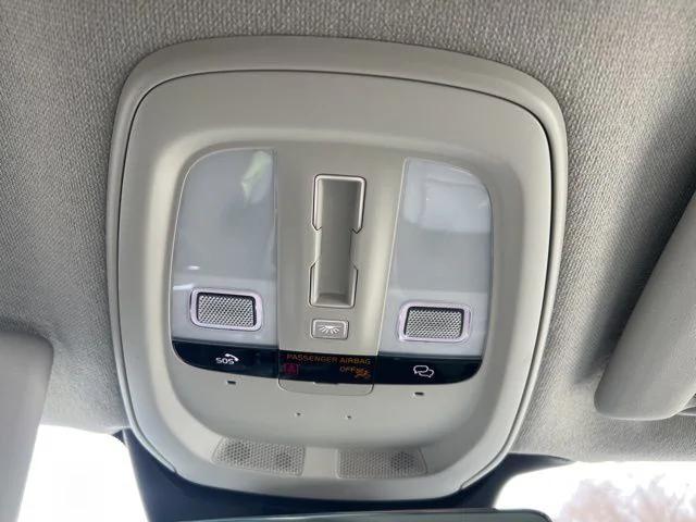 2026 Volvo XC40 Plus, B5 AWD Gas (mild hybrid), Dark