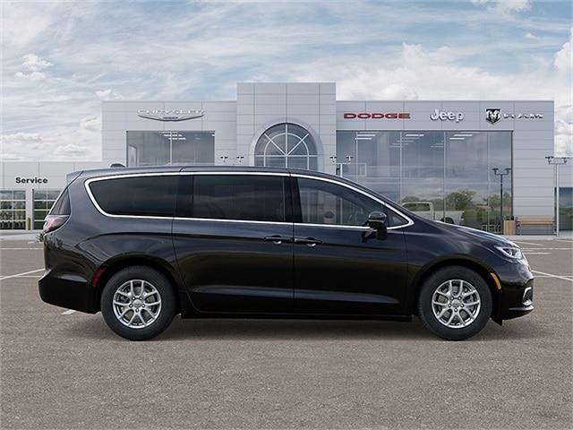 New 2026 Chrysler Pacifica Select For Sale in East Hanover, NJ