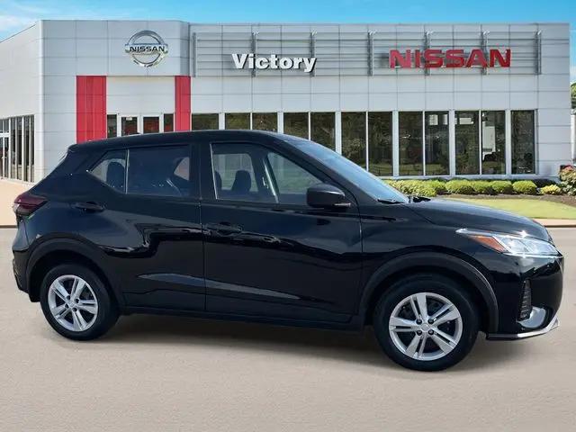 2025 Nissan Kicks S