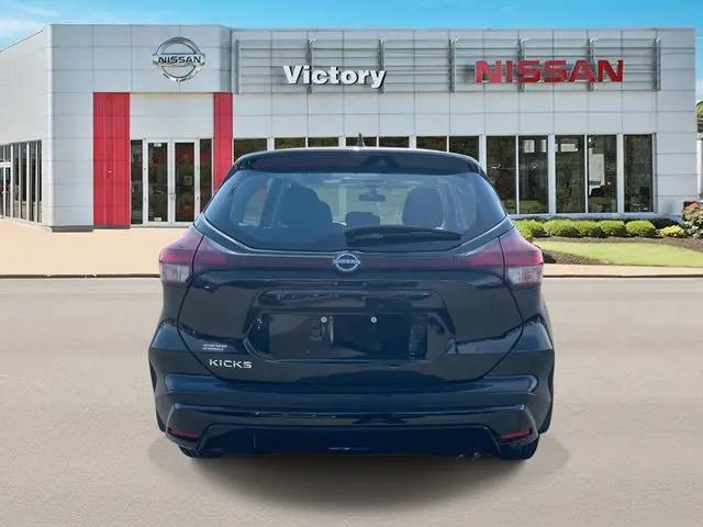 2025 Nissan Kicks S