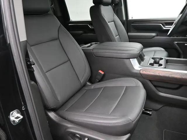 2025 GMC Sierra 3500HD 4WD Crew Cab Standard Bed SLT