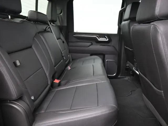 2025 GMC Sierra 3500HD 4WD Crew Cab Standard Bed SLT